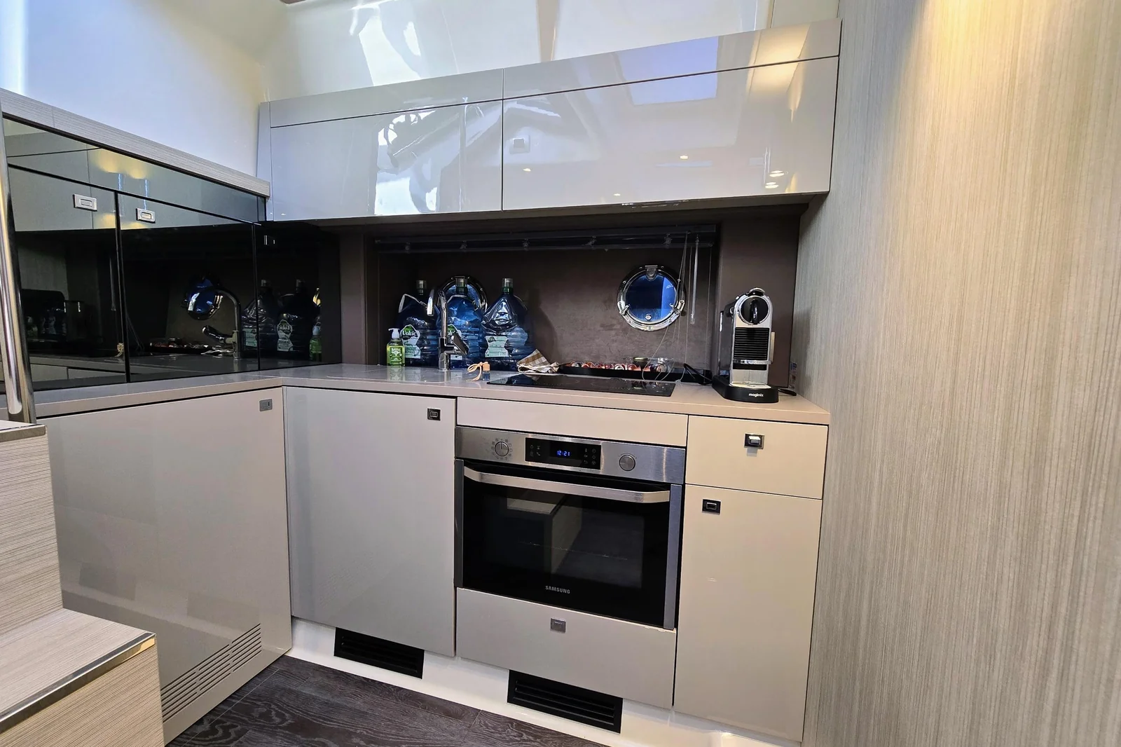 Cranchi M44 HT, photo 7 location yacht Cannes