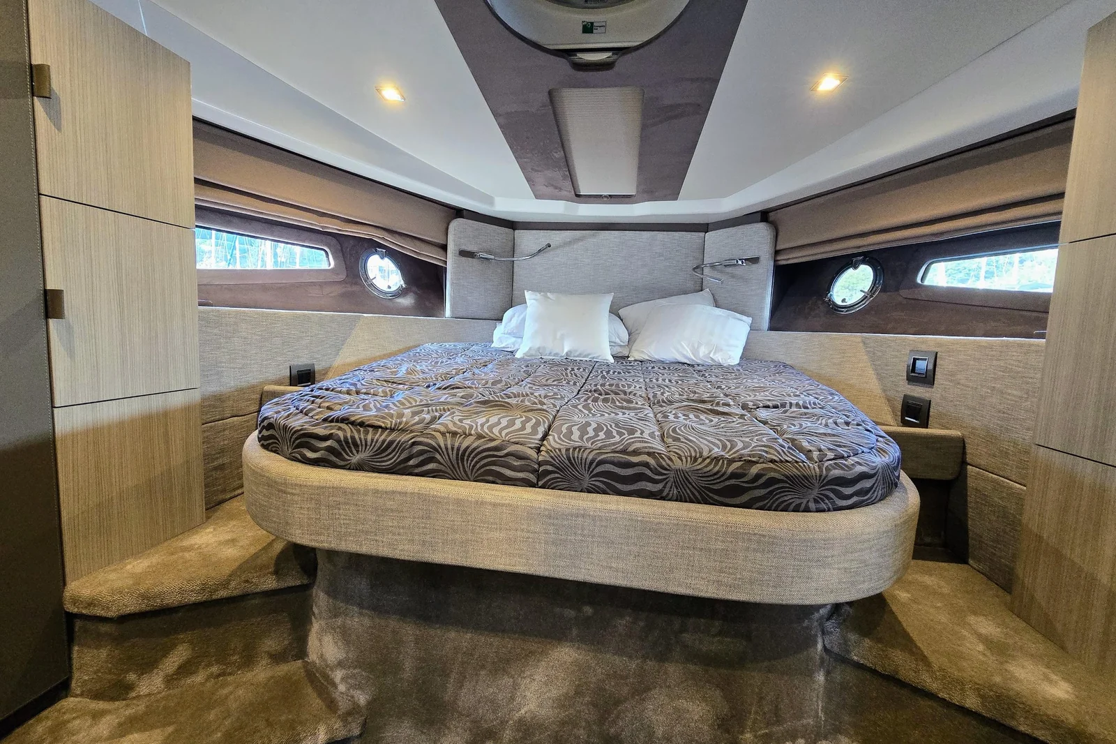 Cranchi M44 HT, photo 8 location yacht Cannes