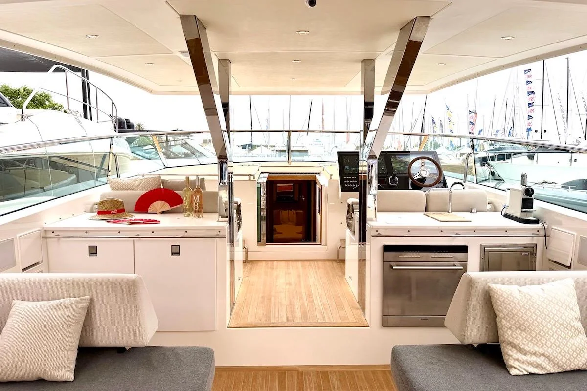 Delta 60 Open, photo 3 location yacht Cannes