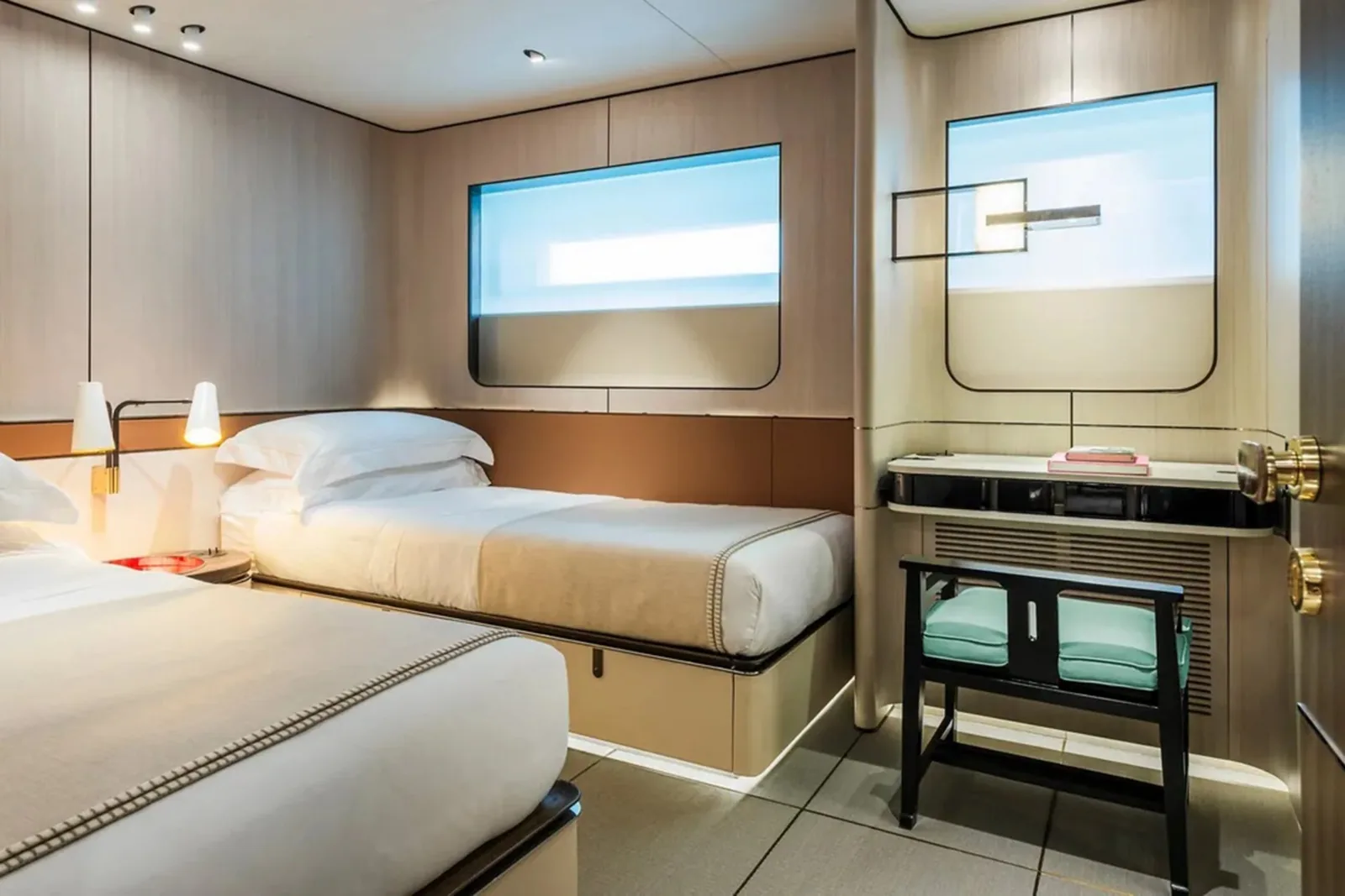 ENDEAVOUR 2 - photo 12 yacht charter Cannes