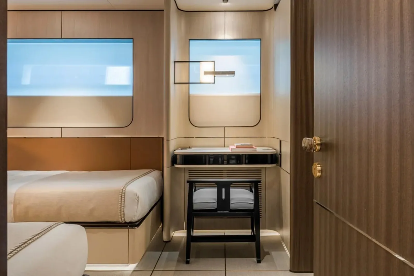 ENDEAVOUR 2 - photo 13 yacht charter Cannes