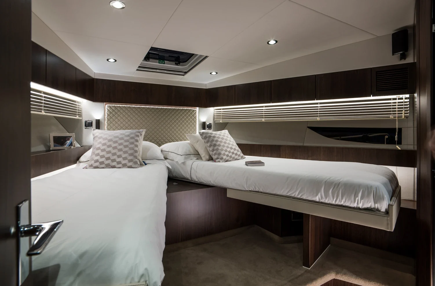 Fairline Targa 48, photo 9 location yacht Cannes