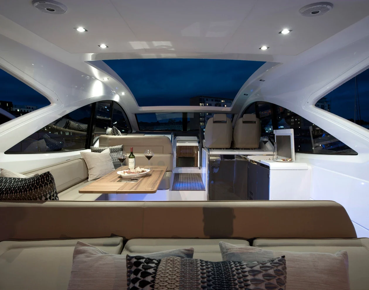 Fairline Targa 48, photo 11 location yacht Cannes