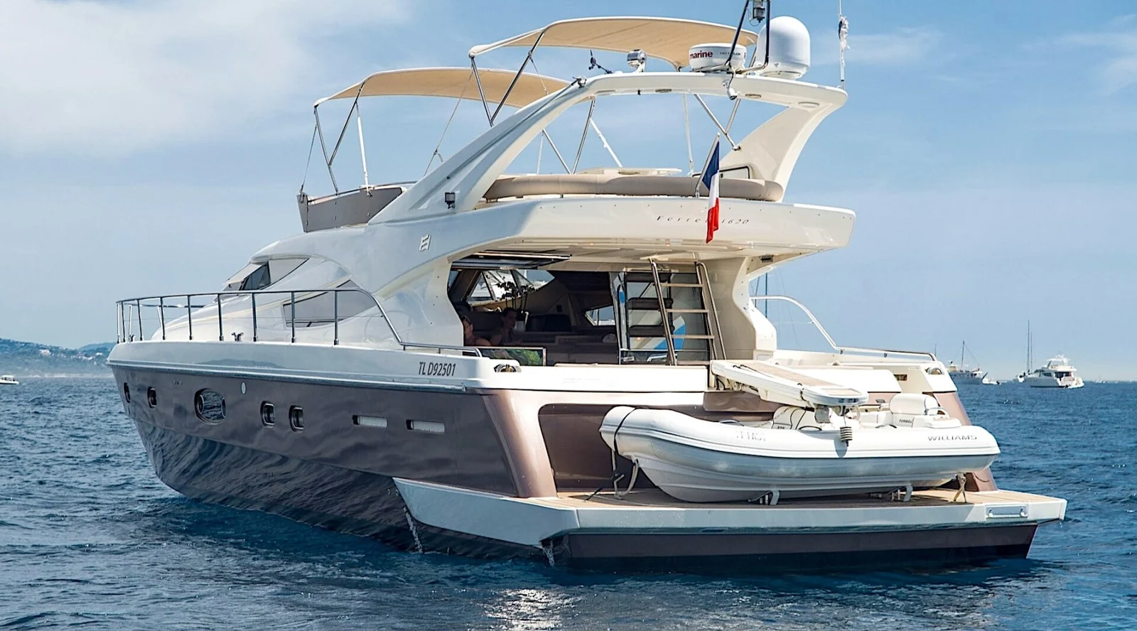 Ferretti 620, photo 4 location yacht Cannes