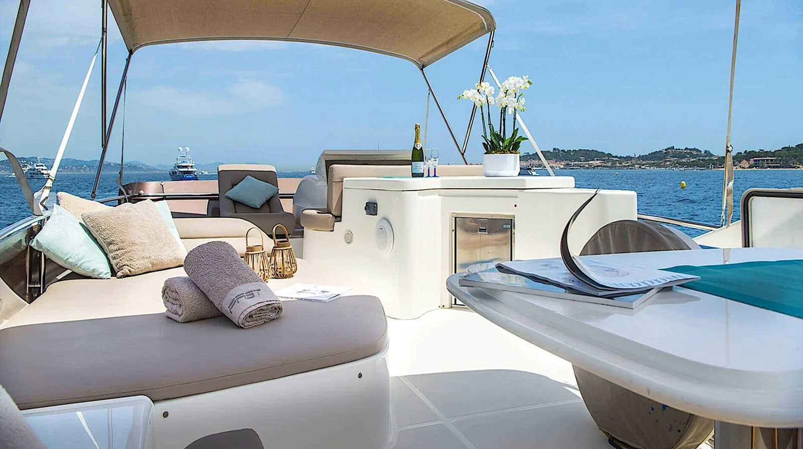 Ferretti 620, photo 7 location yacht Cannes