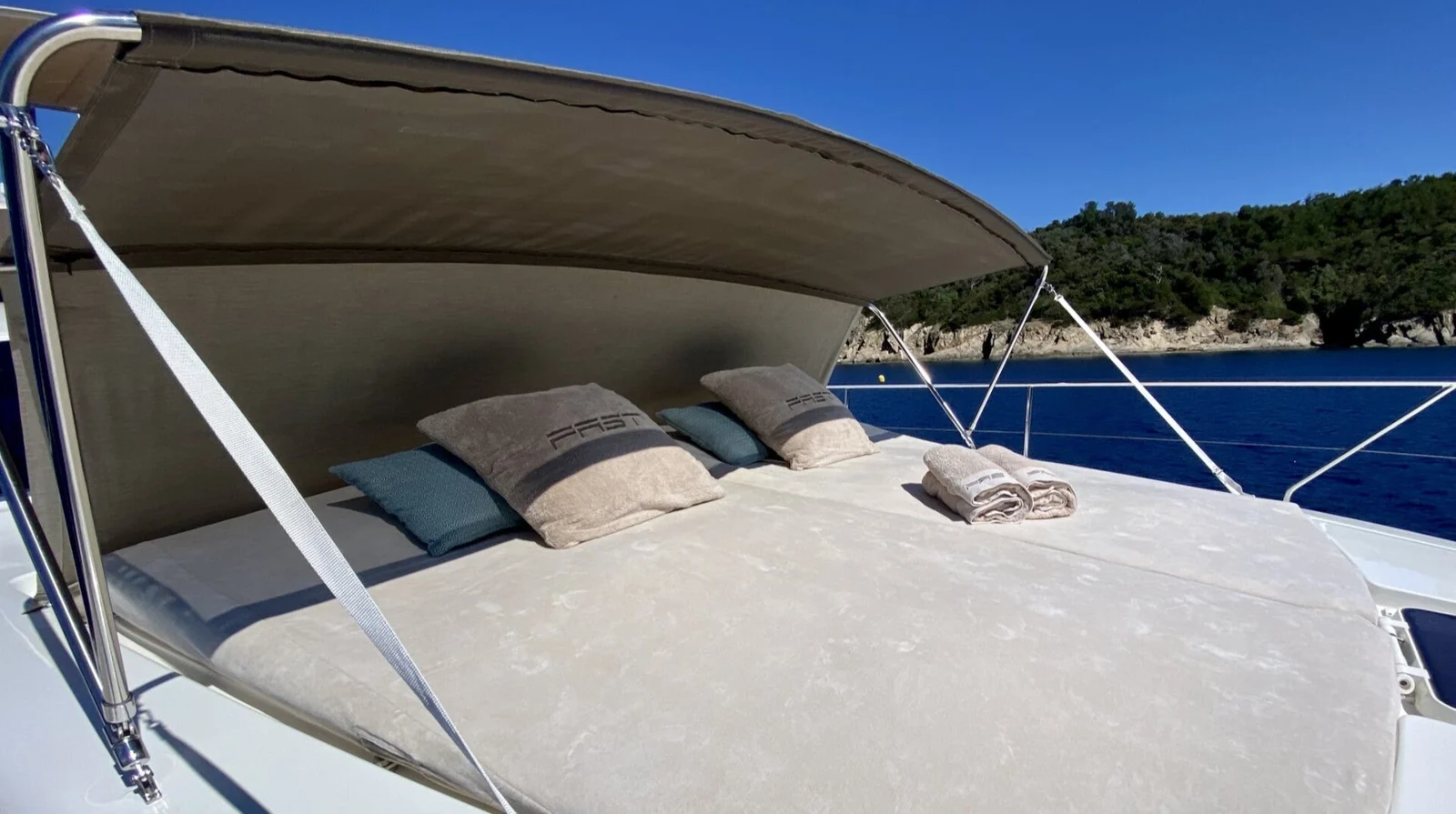 Ferretti 620, photo 8 location yacht Cannes
