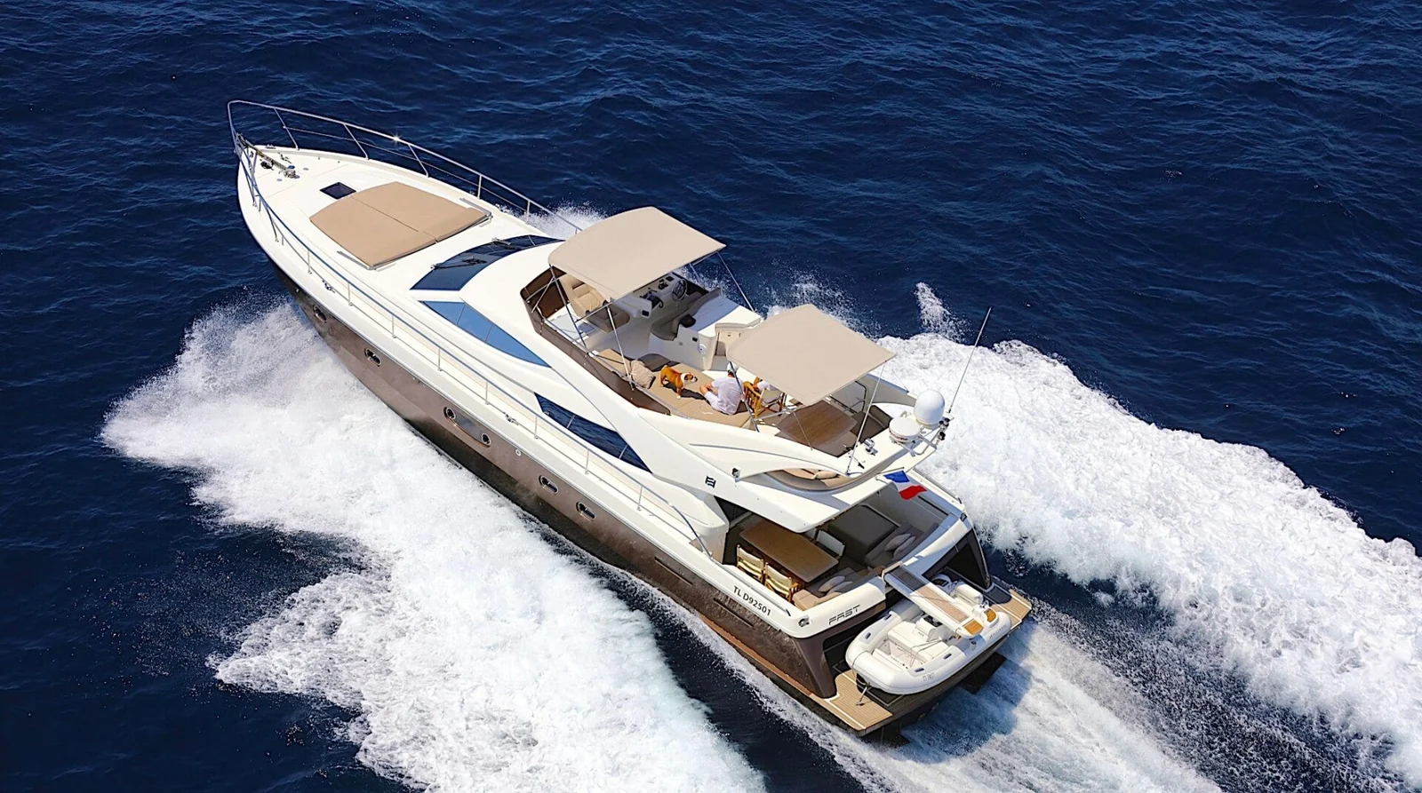 Ferretti 620, photo 11 location yacht Cannes