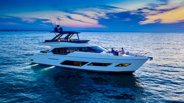 Ferretti 720 (Breeze), location yacht Cannes