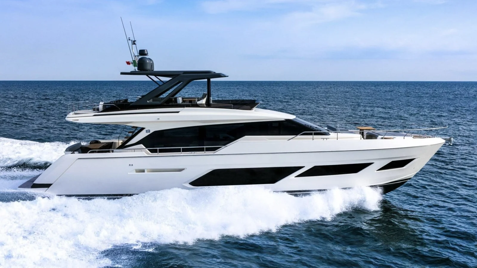 Ferretti 720 (Breeze), photo 3 location yacht Cannes