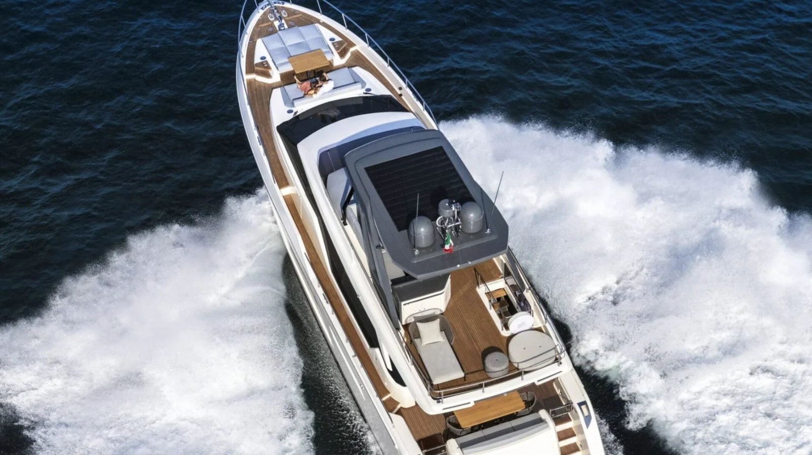 Ferretti 720 (Breeze), photo 4 location yacht Cannes