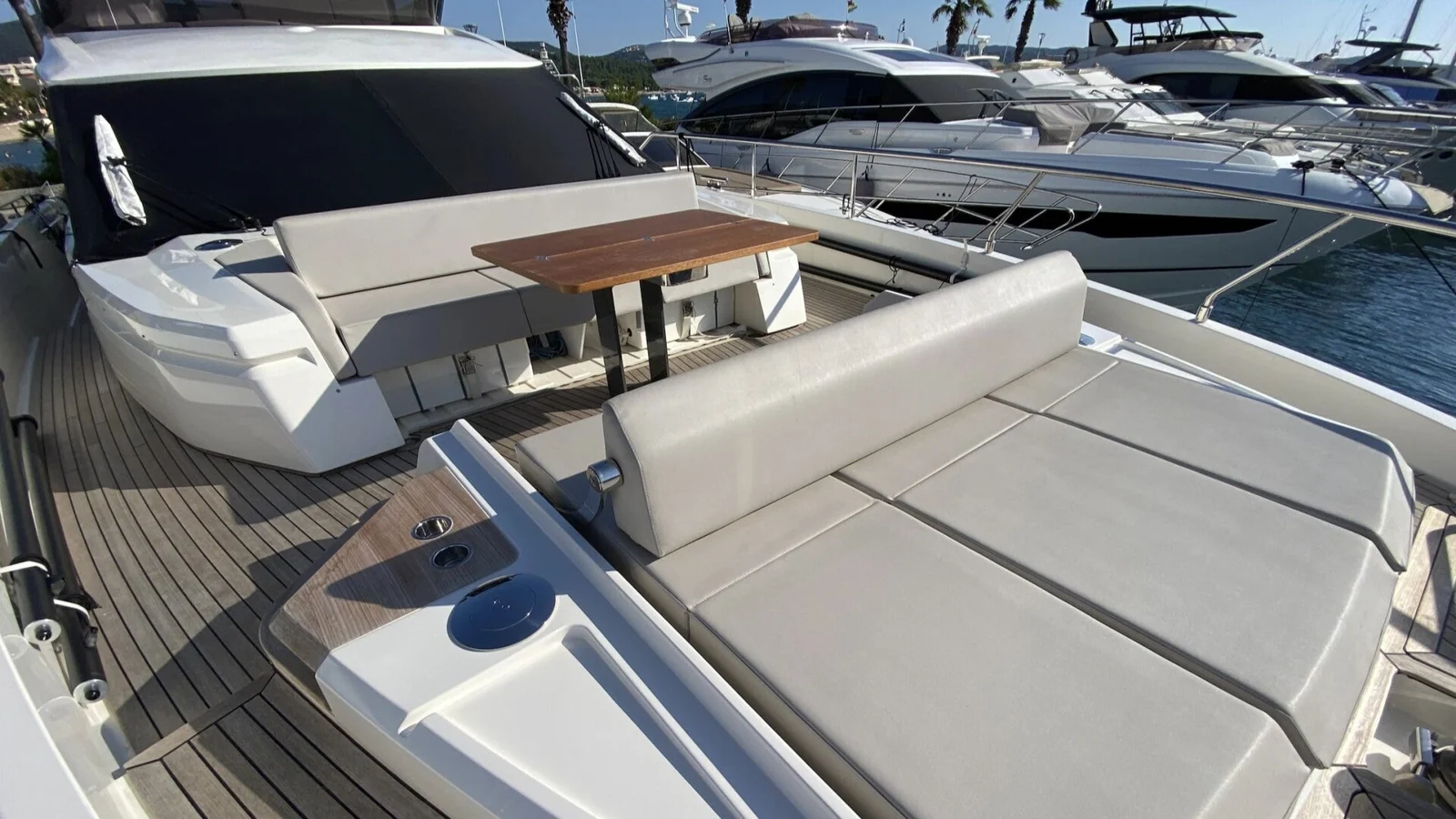 Ferretti 720 (Breeze), photo 7 location yacht Cannes