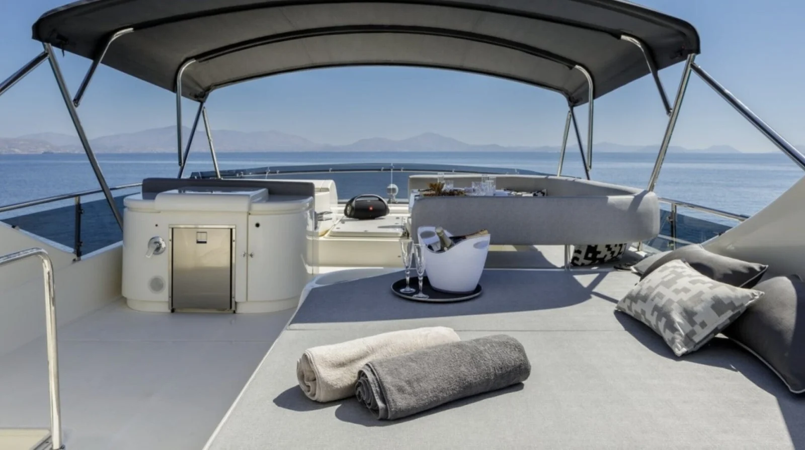 Ferretti 720 (Breeze), photo 10 location yacht Cannes