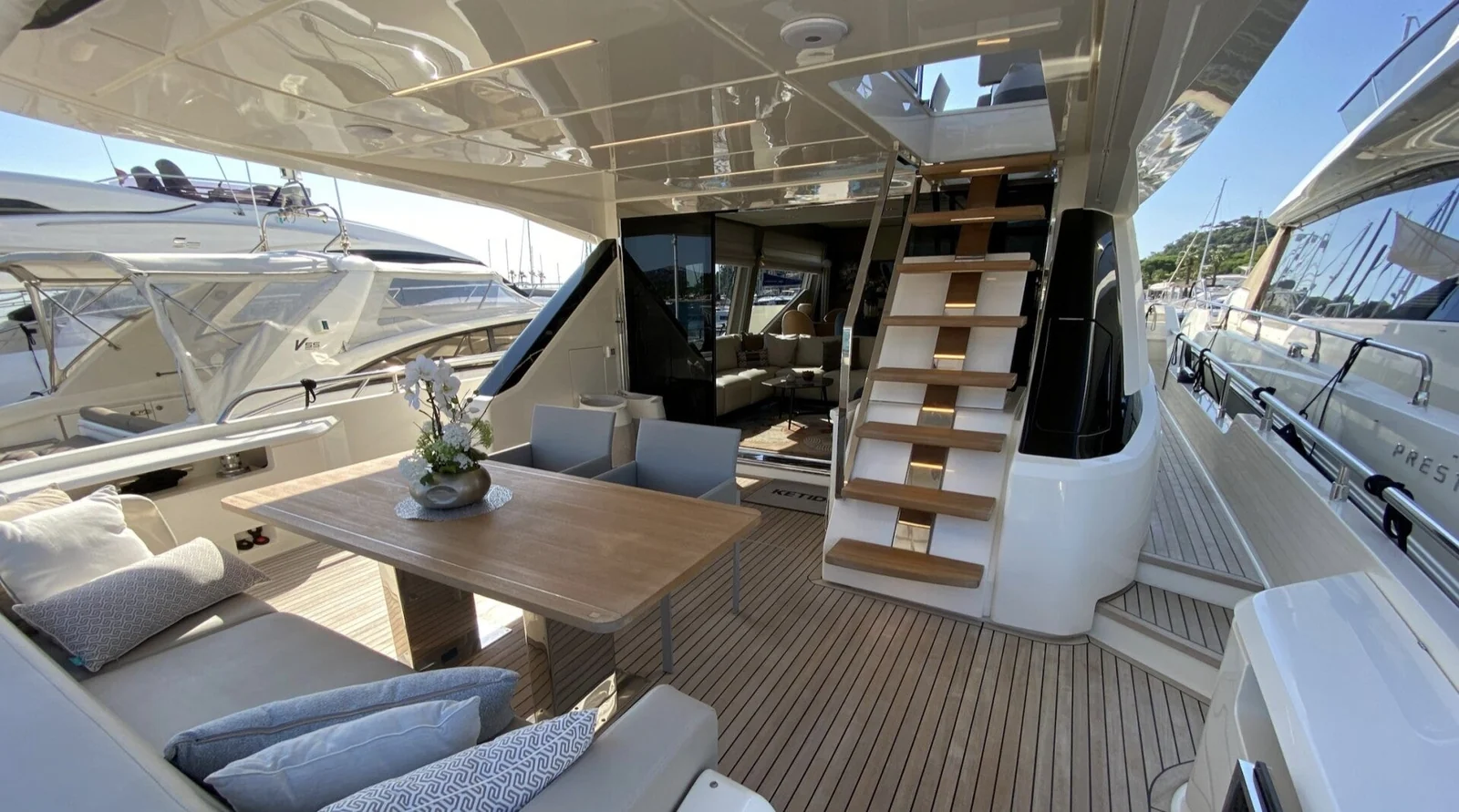 Ferretti 720 (Breeze), photo 11 location yacht Cannes