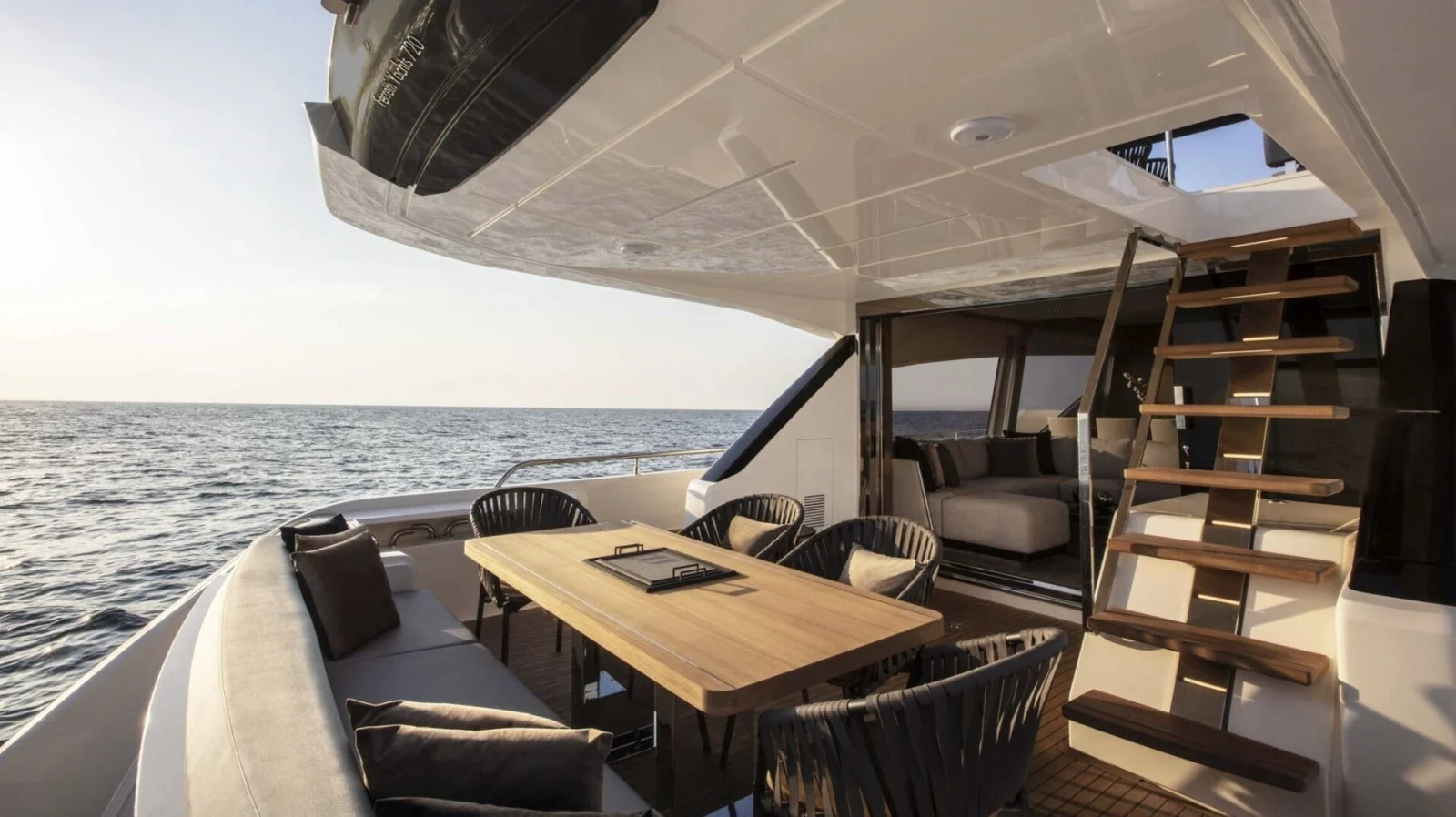 Ferretti 720 (Breeze), photo 13 location yacht Cannes