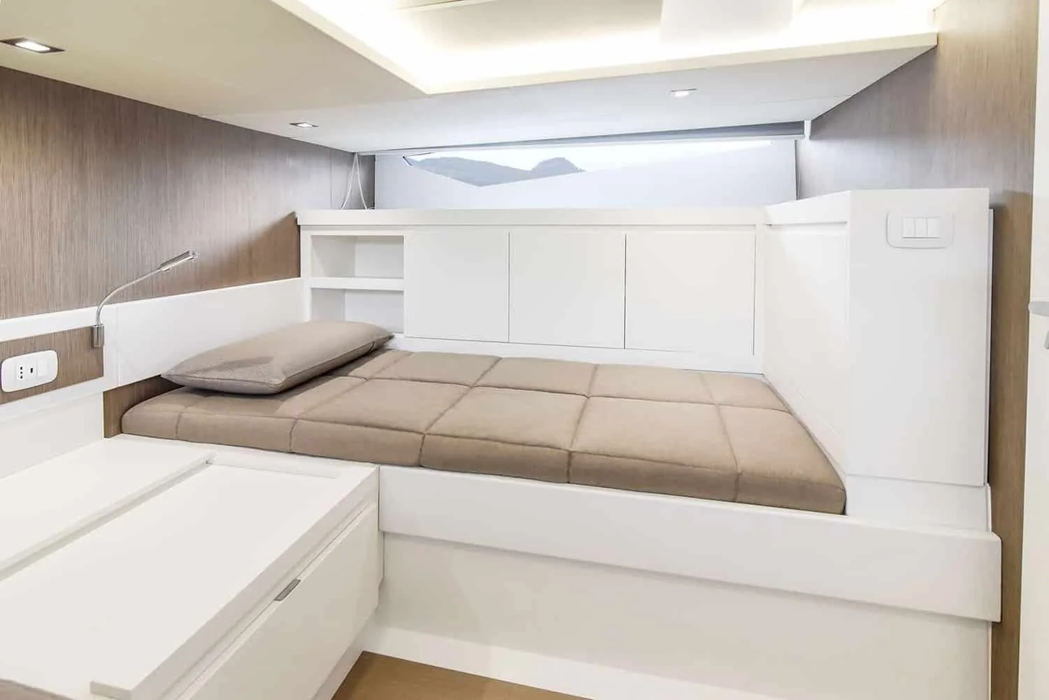 Fiart Mare 43, photo 8 location yacht Cannes