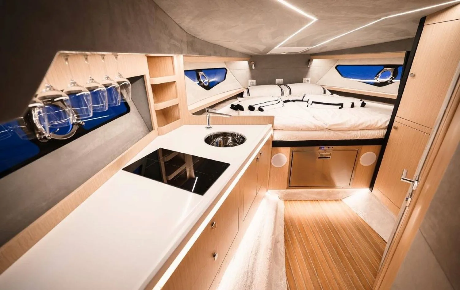 Focus Forza 37, photo 6 location yacht Cannes
