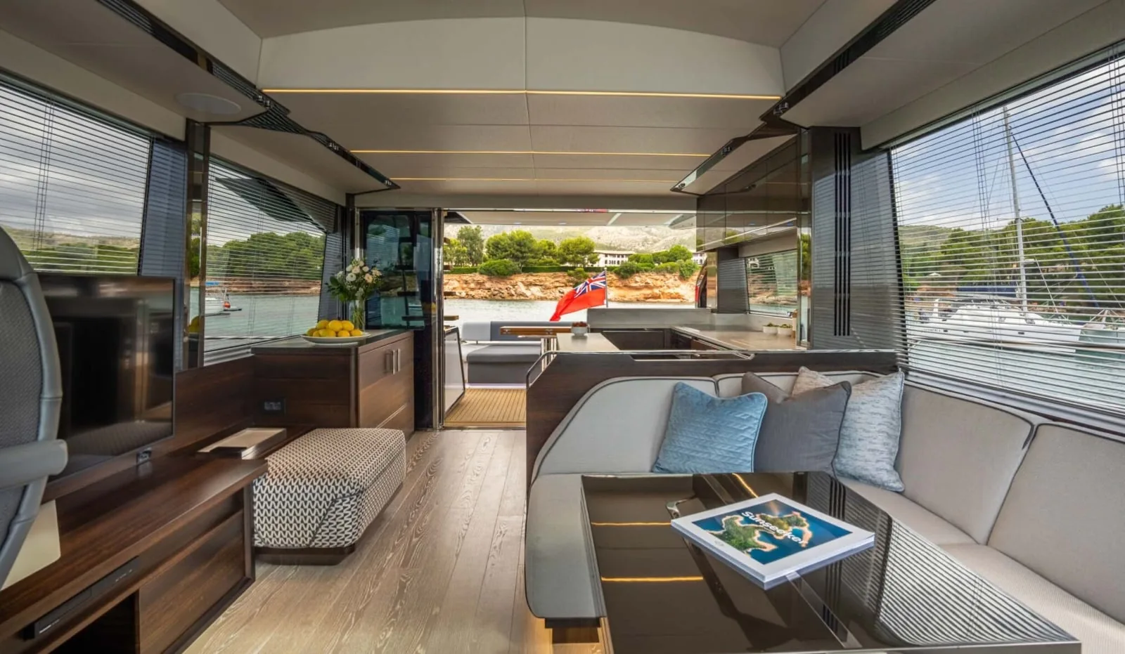 FORZA - photo 10 yacht charter Cannes