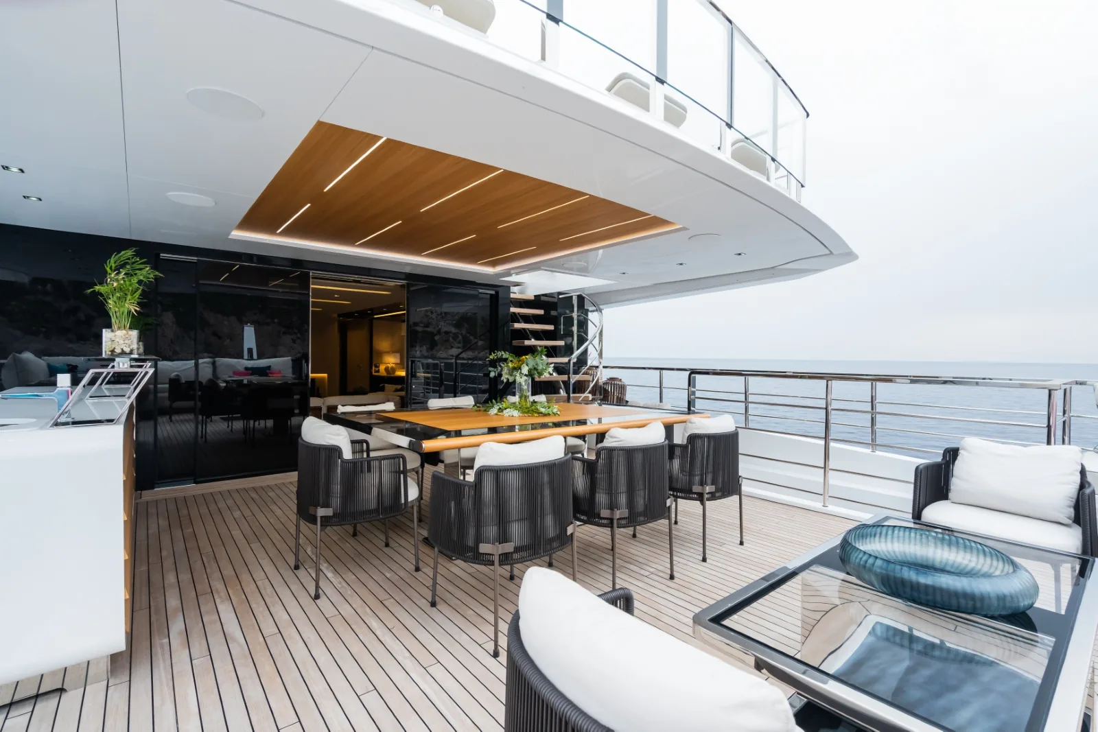 HALARA - photo 12 yacht charter Cannes