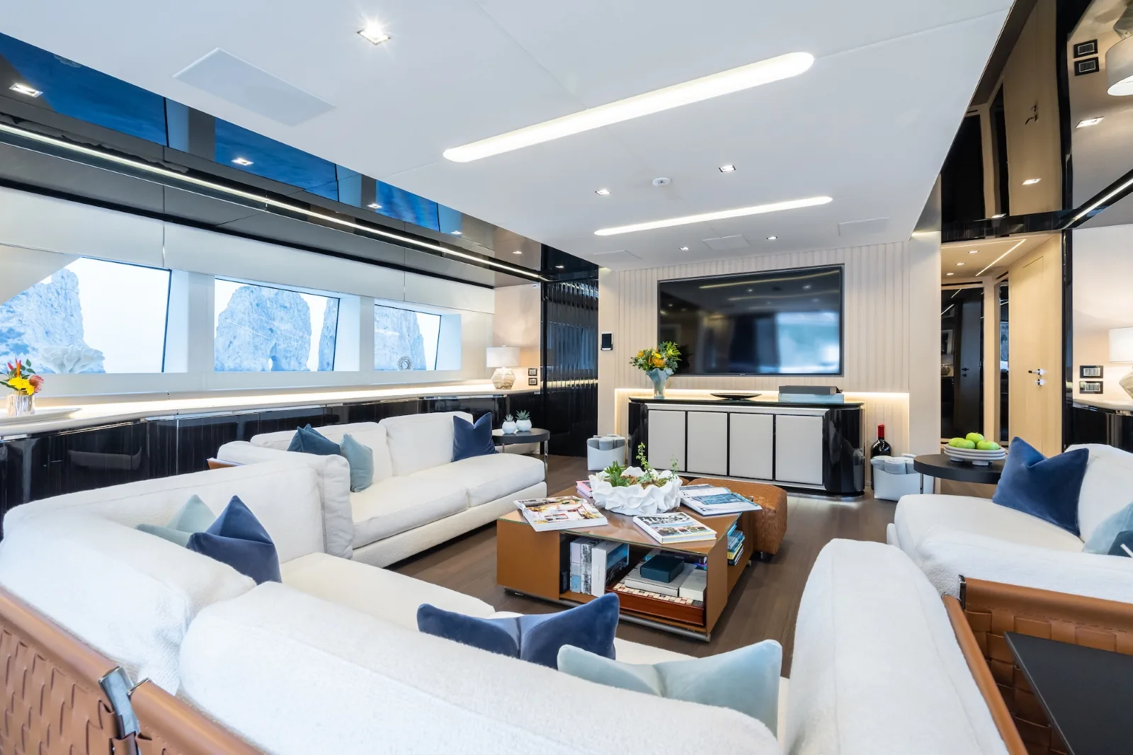 HALARA - photo 14 yacht charter Cannes