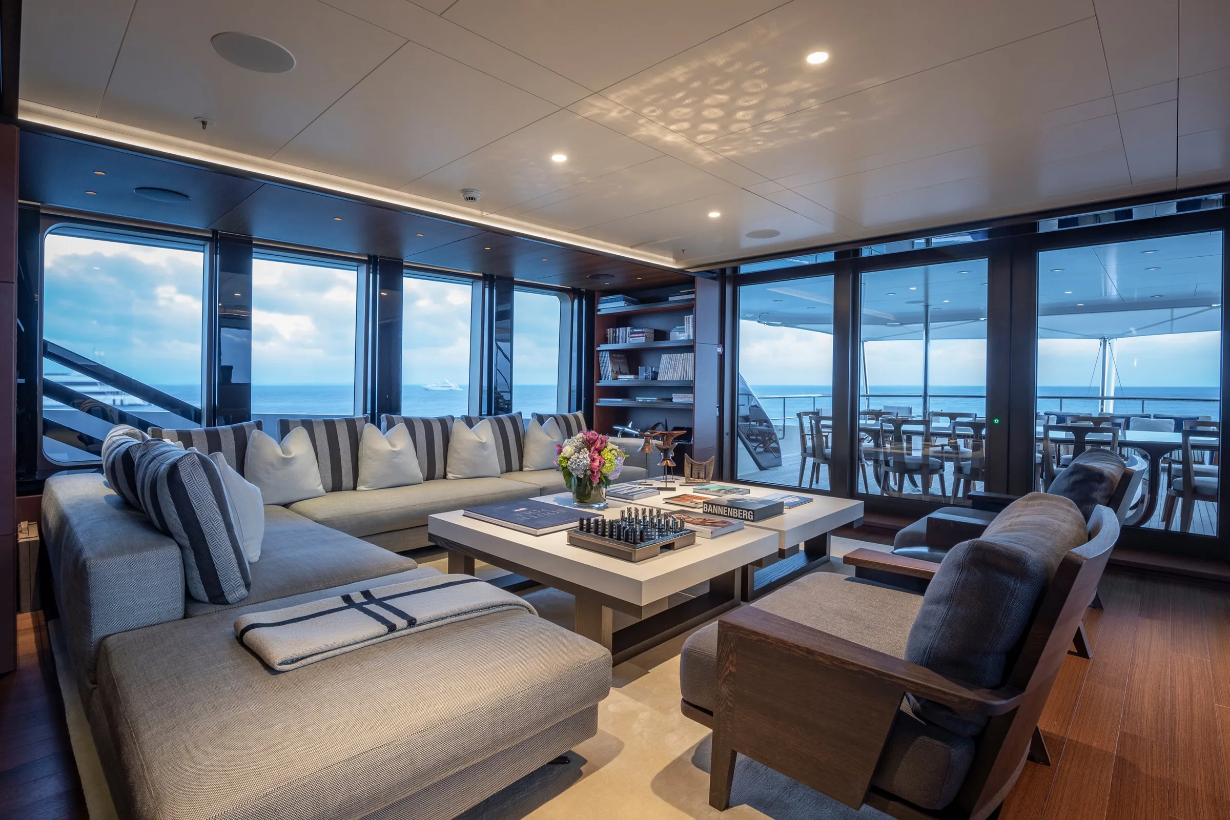 HALO - photo 6 yacht charter Cannes