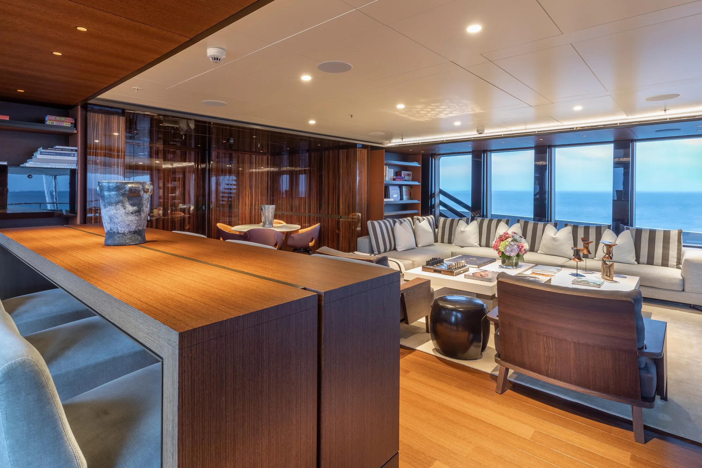 HALO - photo 8 yacht charter Cannes