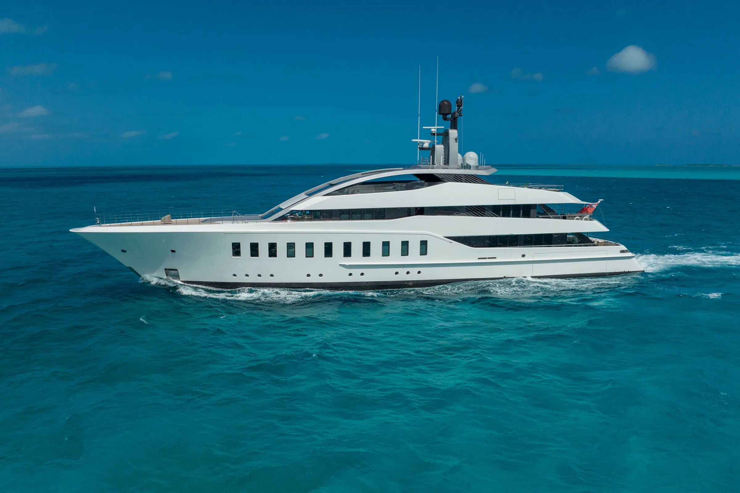 HALO - photo 14 yacht charter Cannes