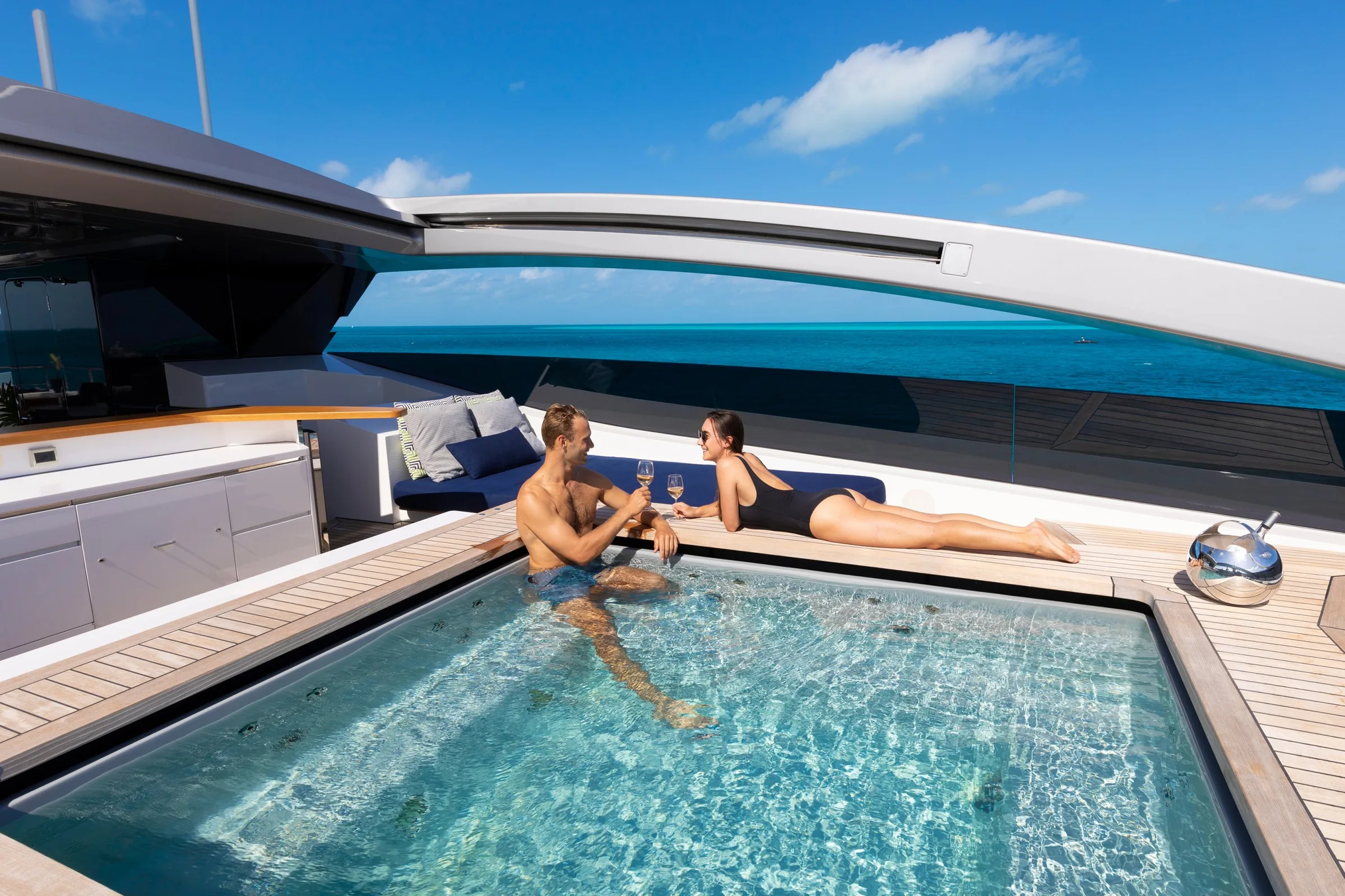 HALO - photo 18 yacht charter Cannes