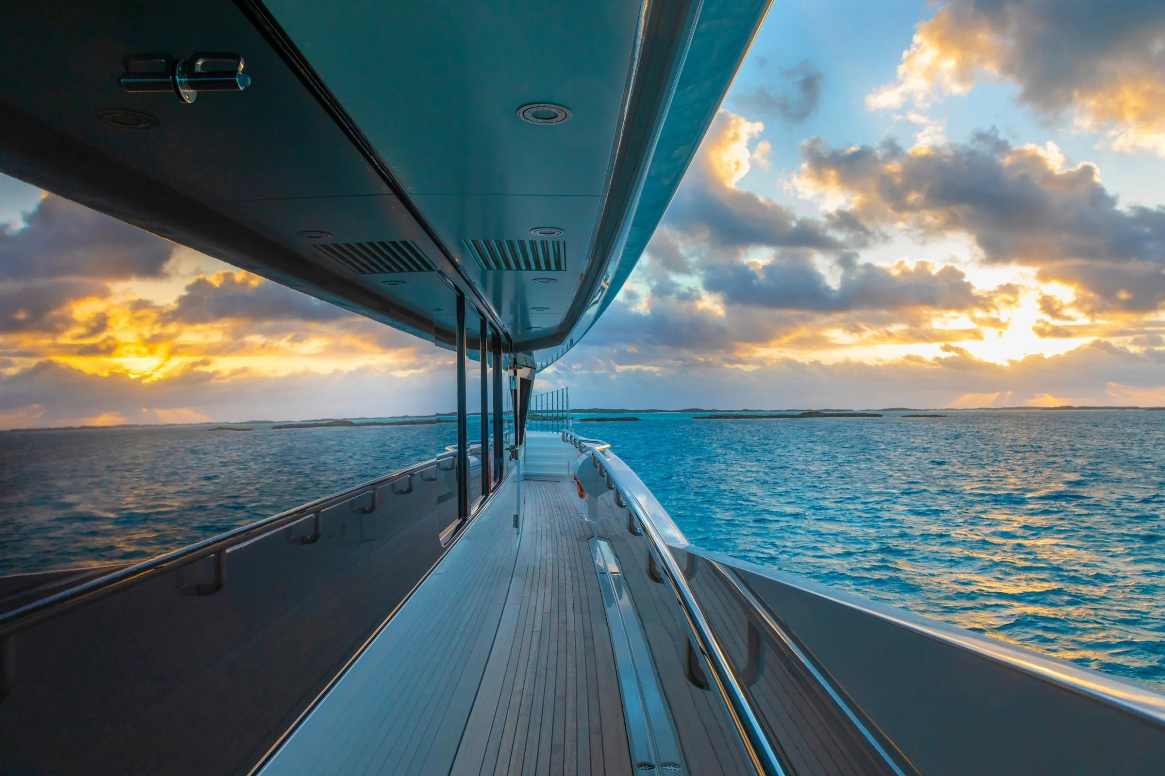 HALO - photo 20 yacht charter Cannes