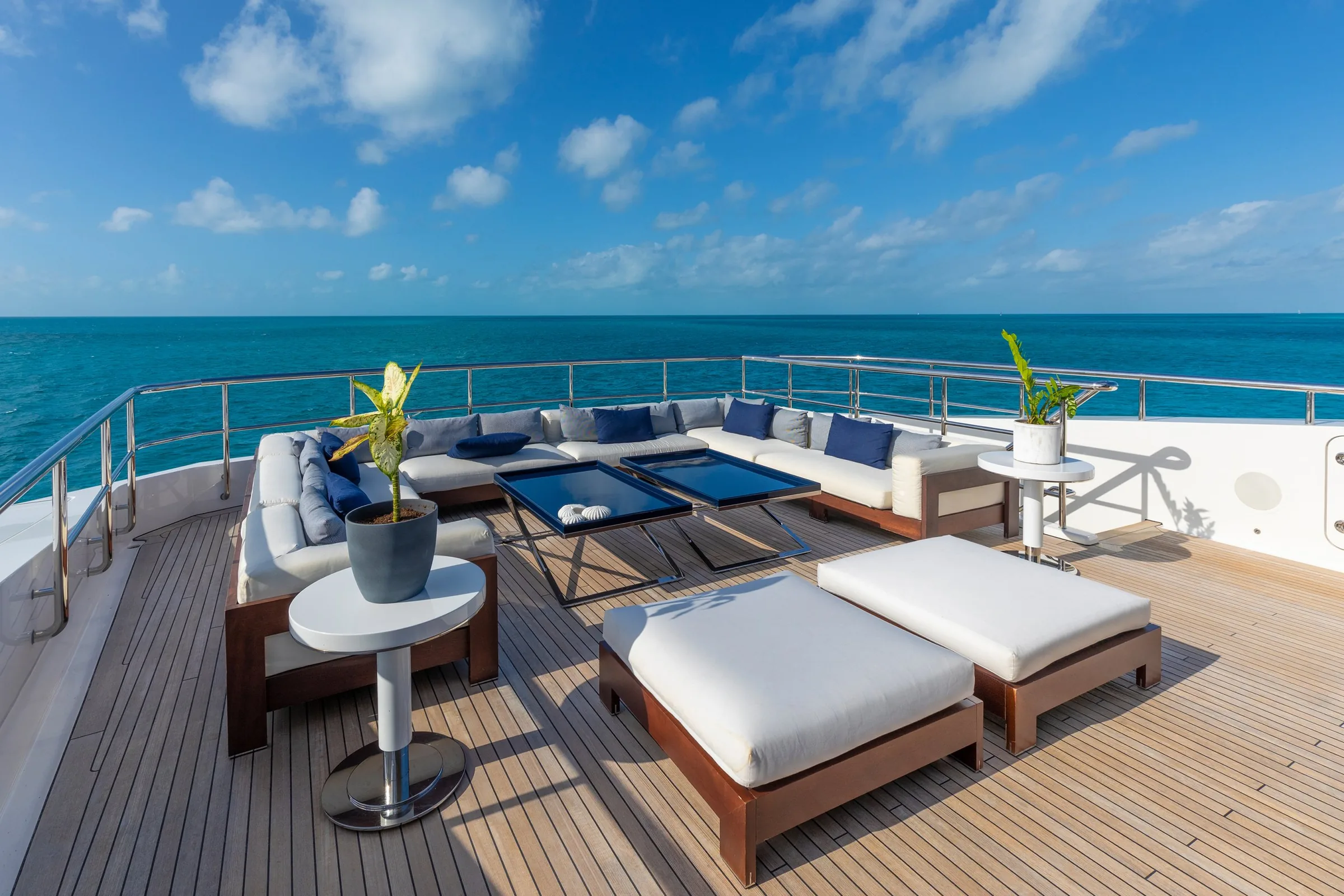 HALO - photo 23 yacht charter Cannes