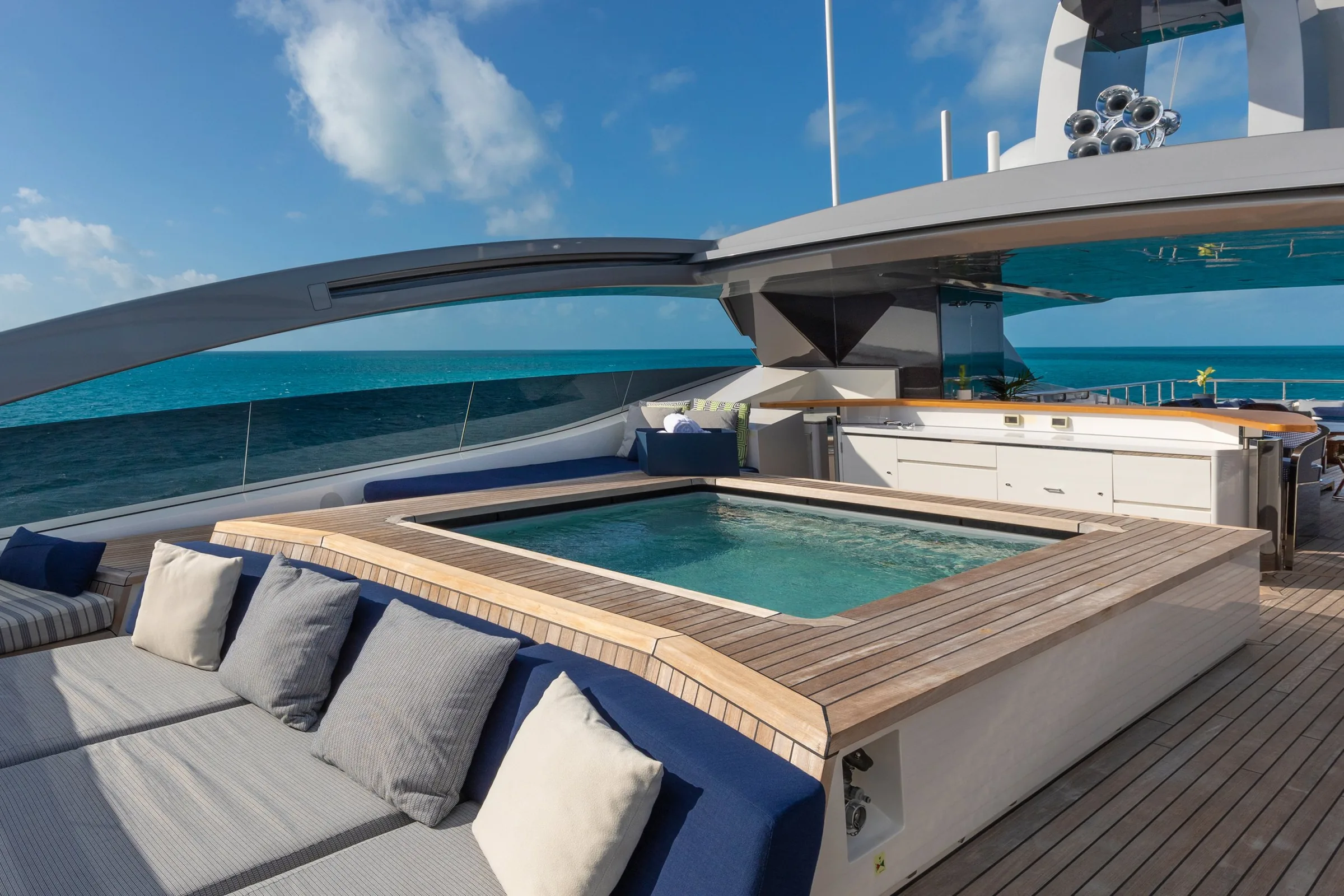 HALO - photo 25 yacht charter Cannes