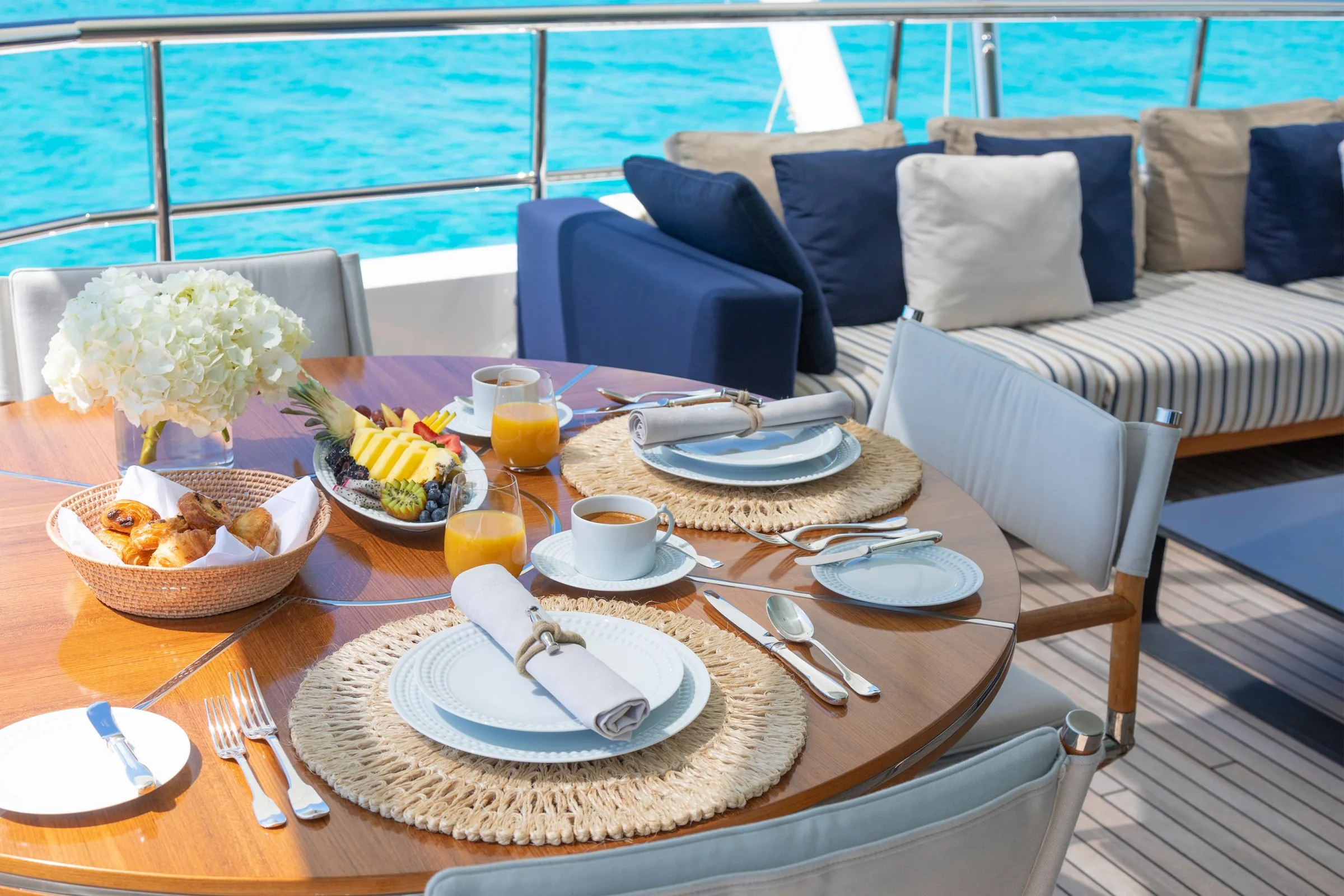 HALO - photo 29 yacht charter Cannes