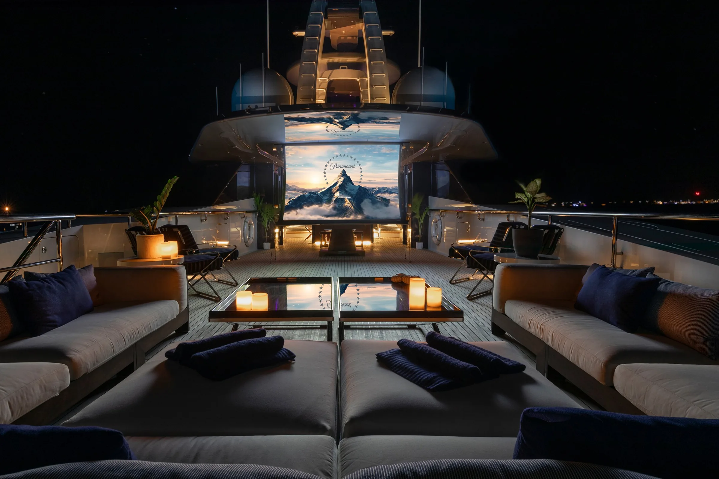 HALO - photo 30 yacht charter Cannes
