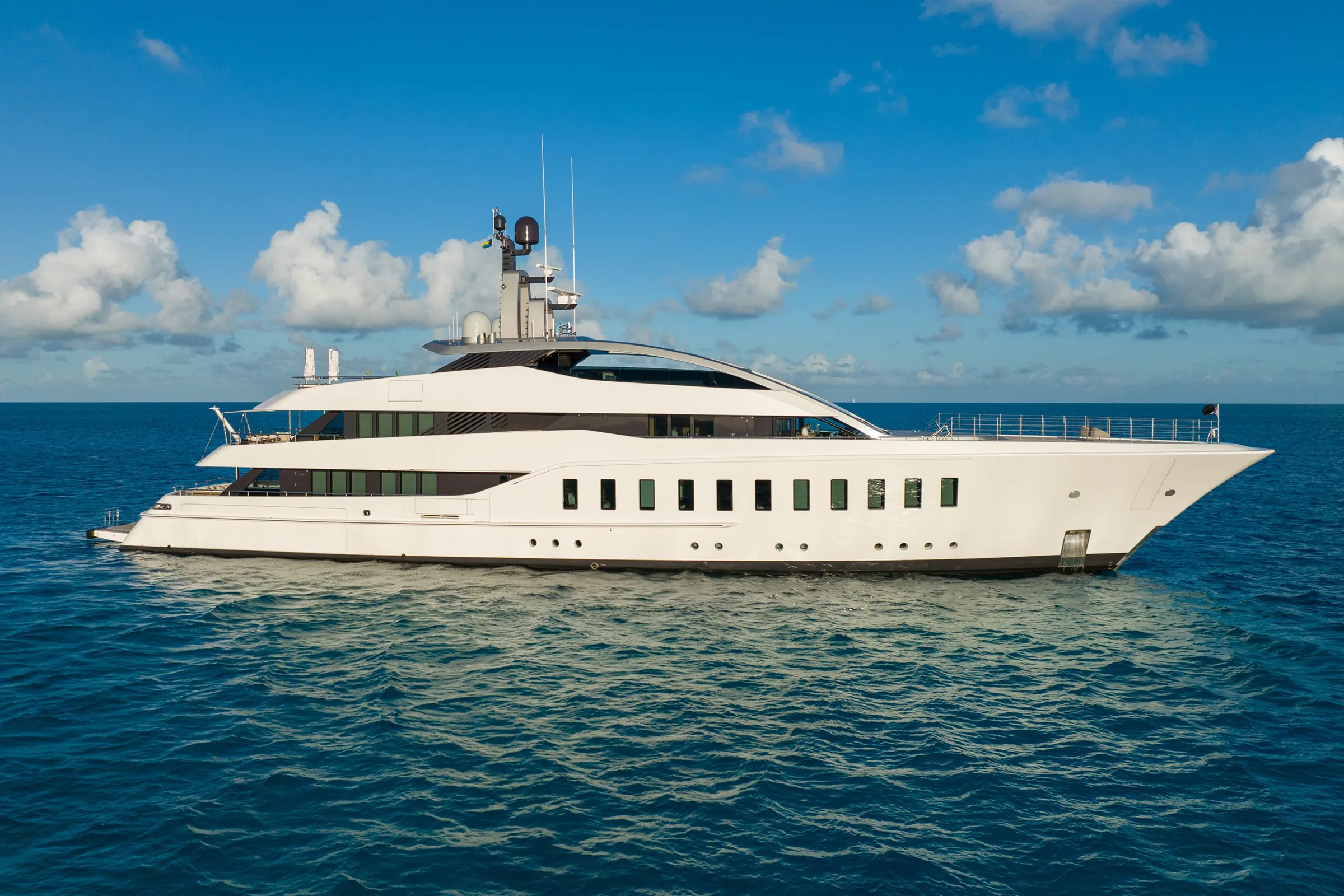 HALO - photo 31 yacht charter Cannes