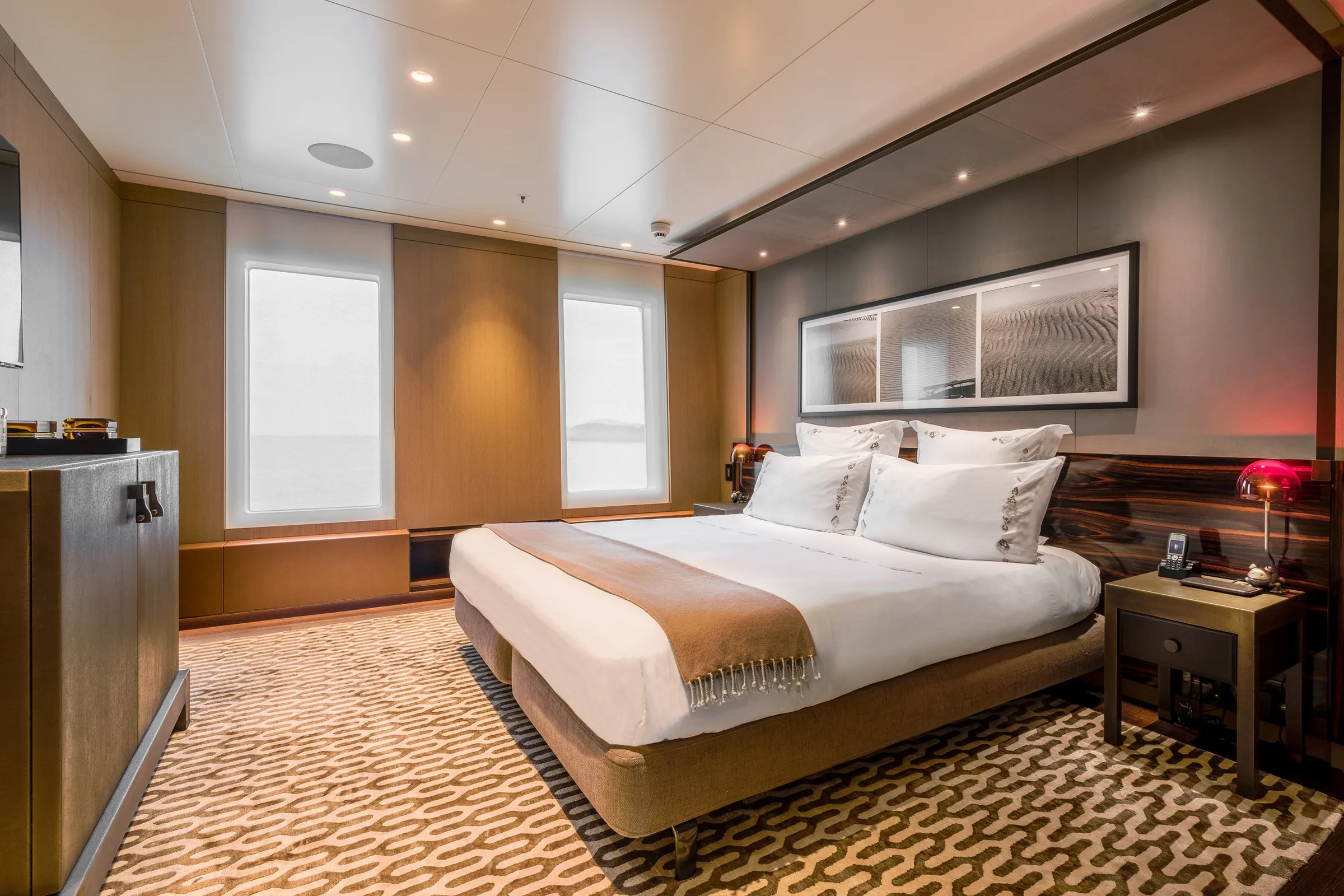 HALO - photo 33 yacht charter Cannes