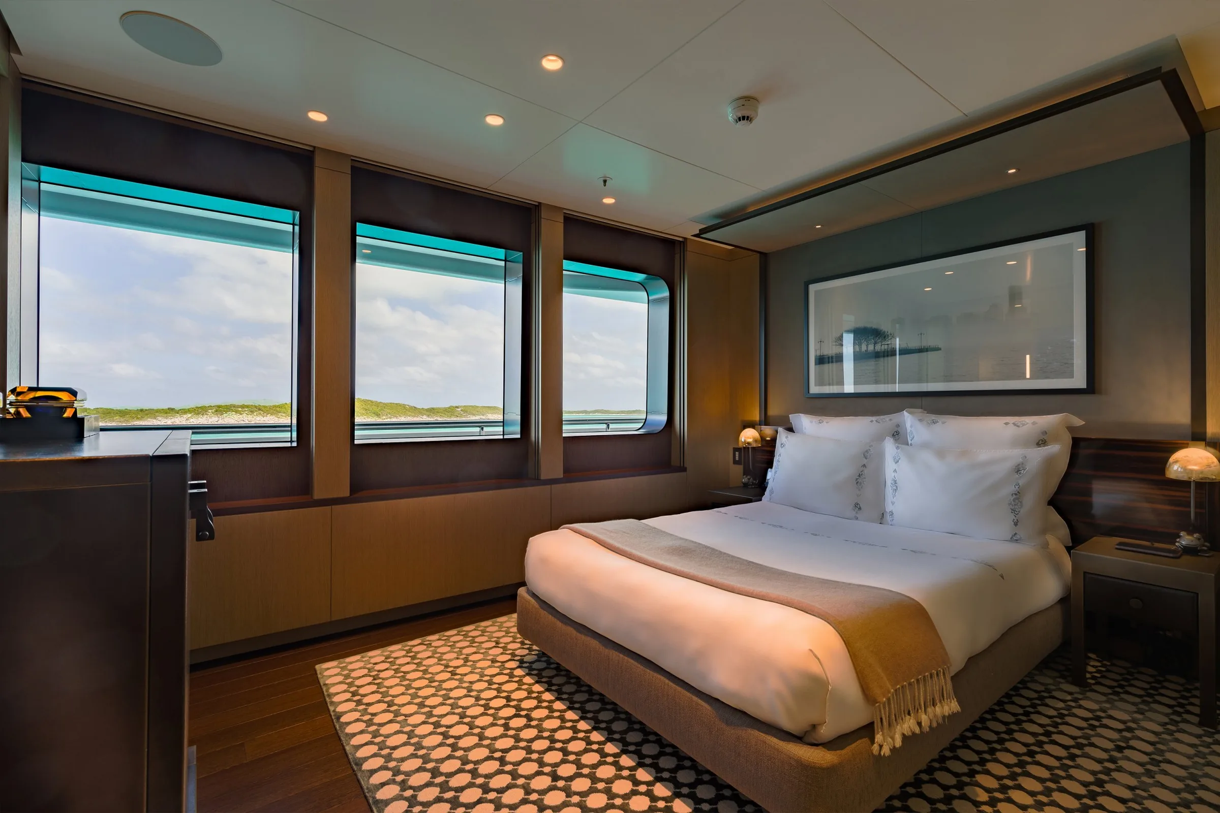 HALO - photo 36 yacht charter Cannes