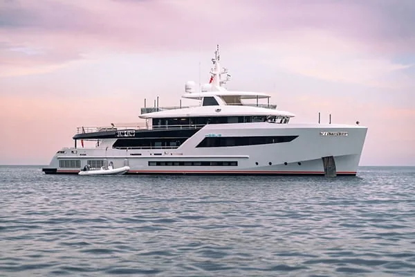 HEEUS - yacht charter Cannes