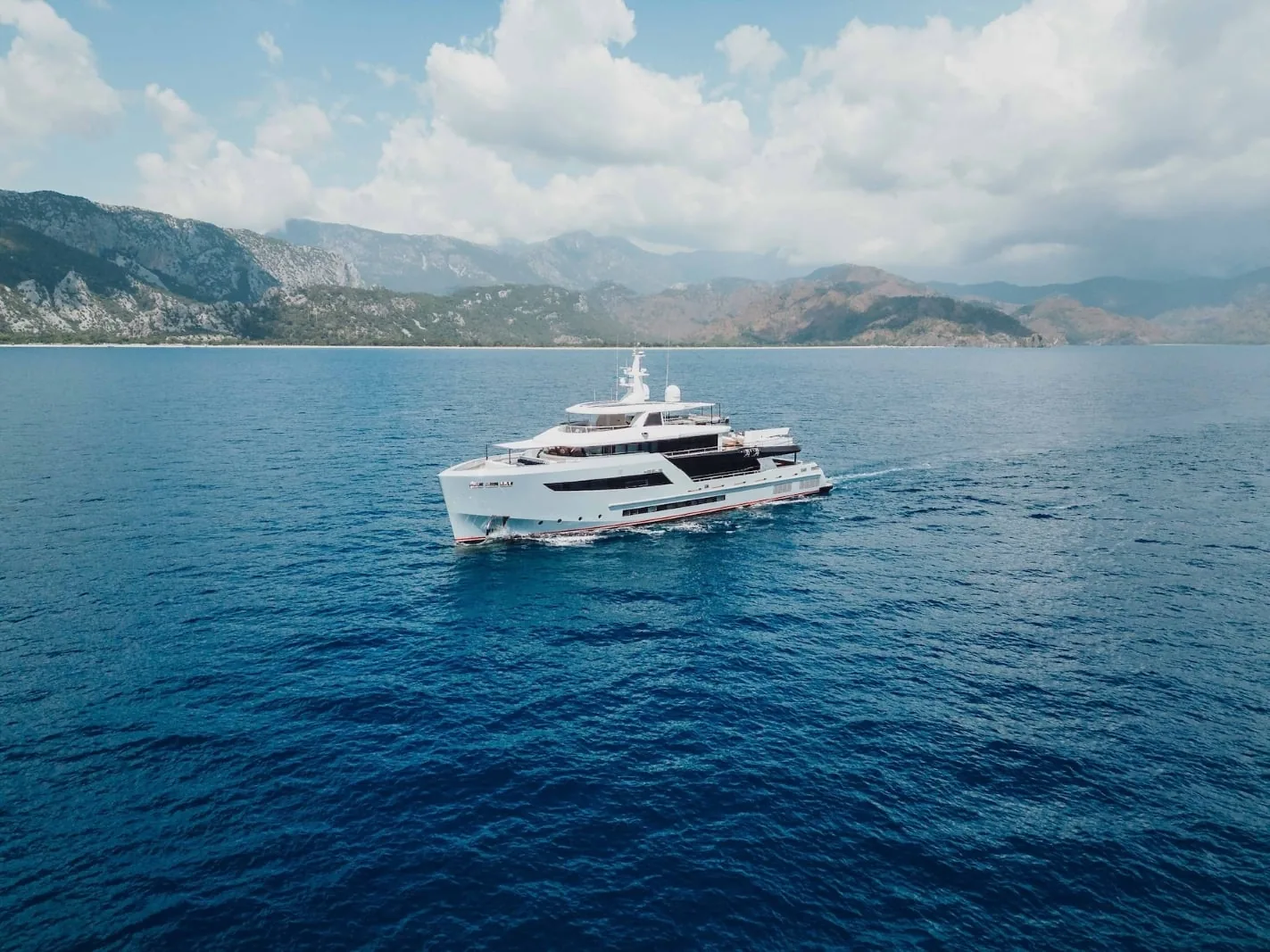 HEEUS - photo 2 yacht charter Cannes
