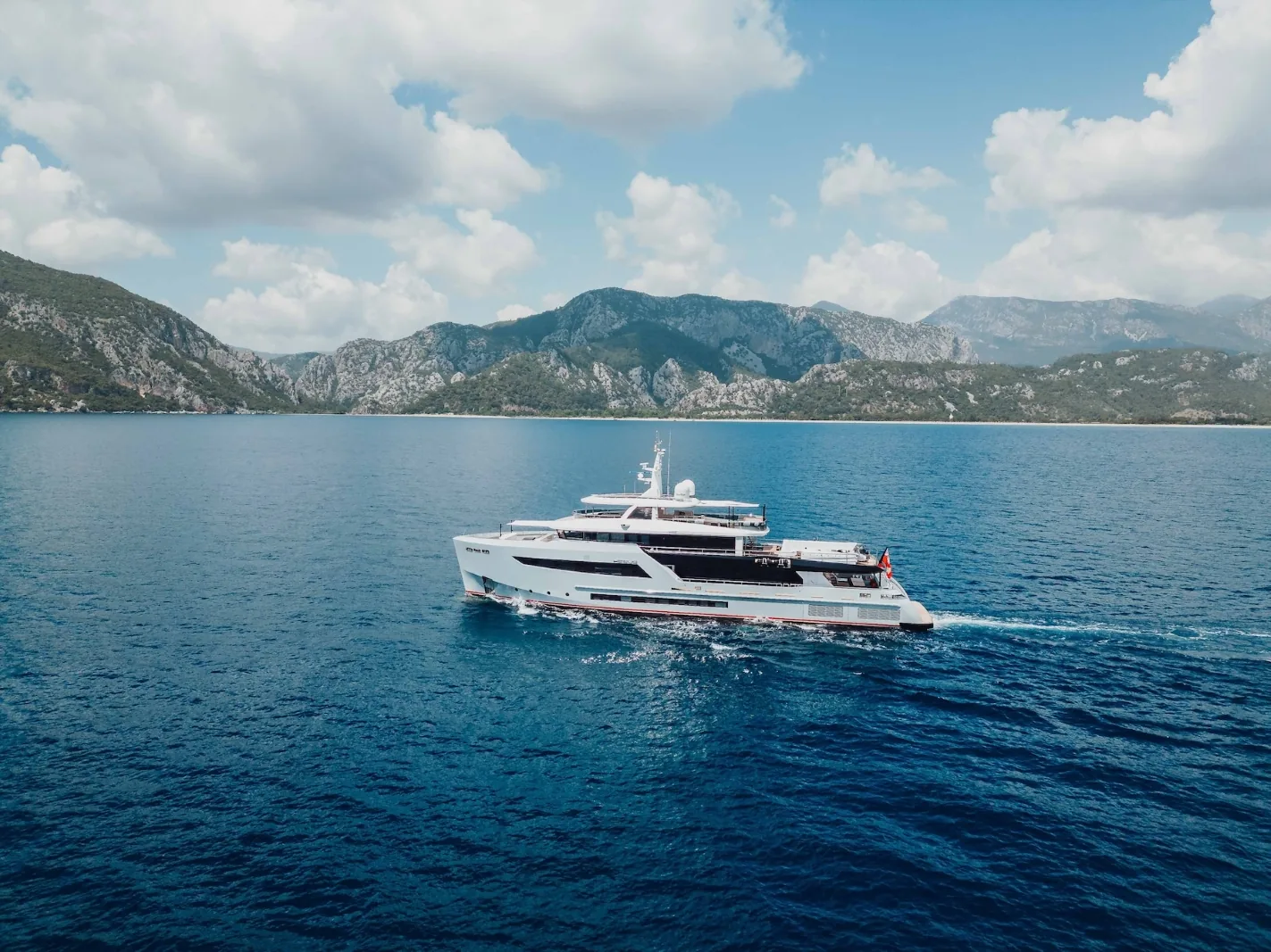 HEEUS - photo 3 yacht charter Cannes