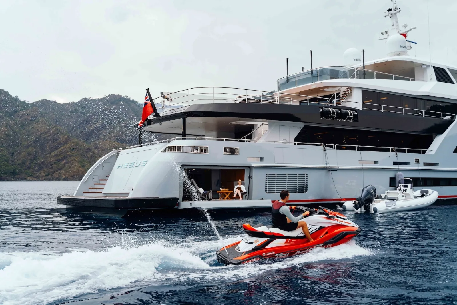 HEEUS - photo 4 yacht charter Cannes