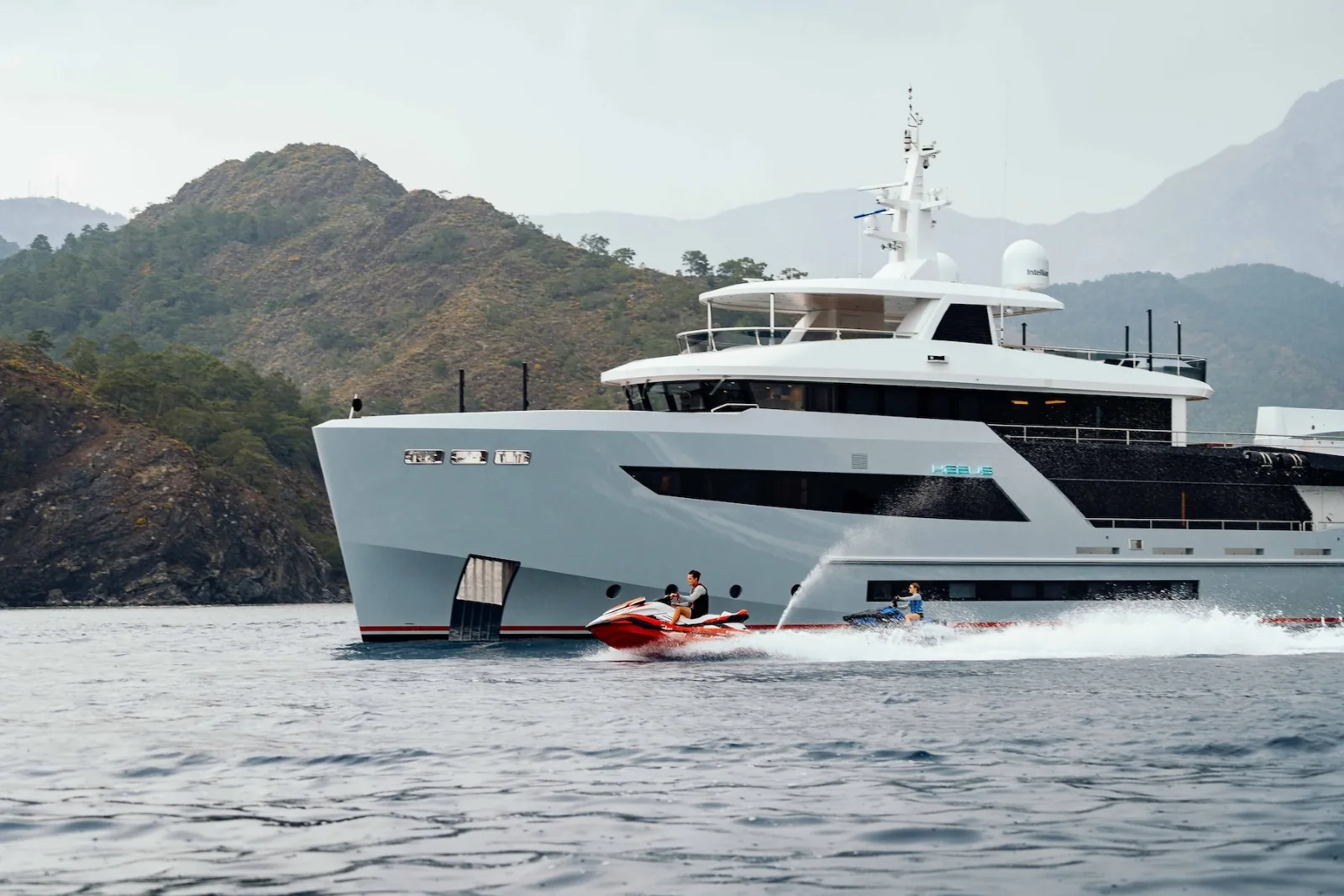 HEEUS - photo 7 yacht charter Cannes