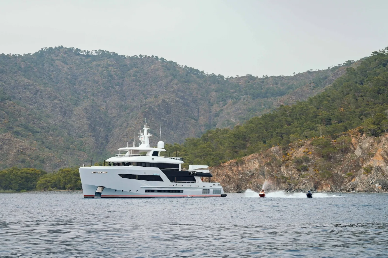 HEEUS - photo 9 yacht charter Cannes