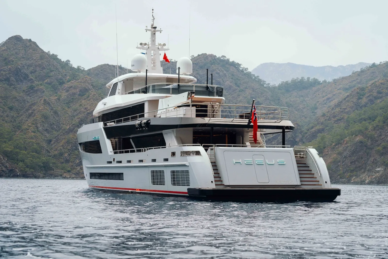 HEEUS - photo 10 yacht charter Cannes