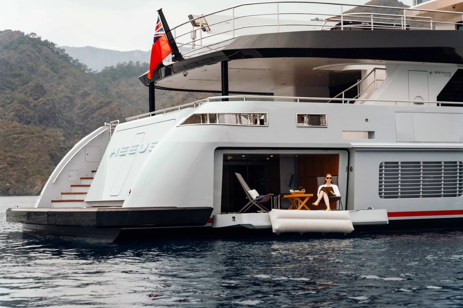 HEEUS - photo 14 yacht charter Cannes
