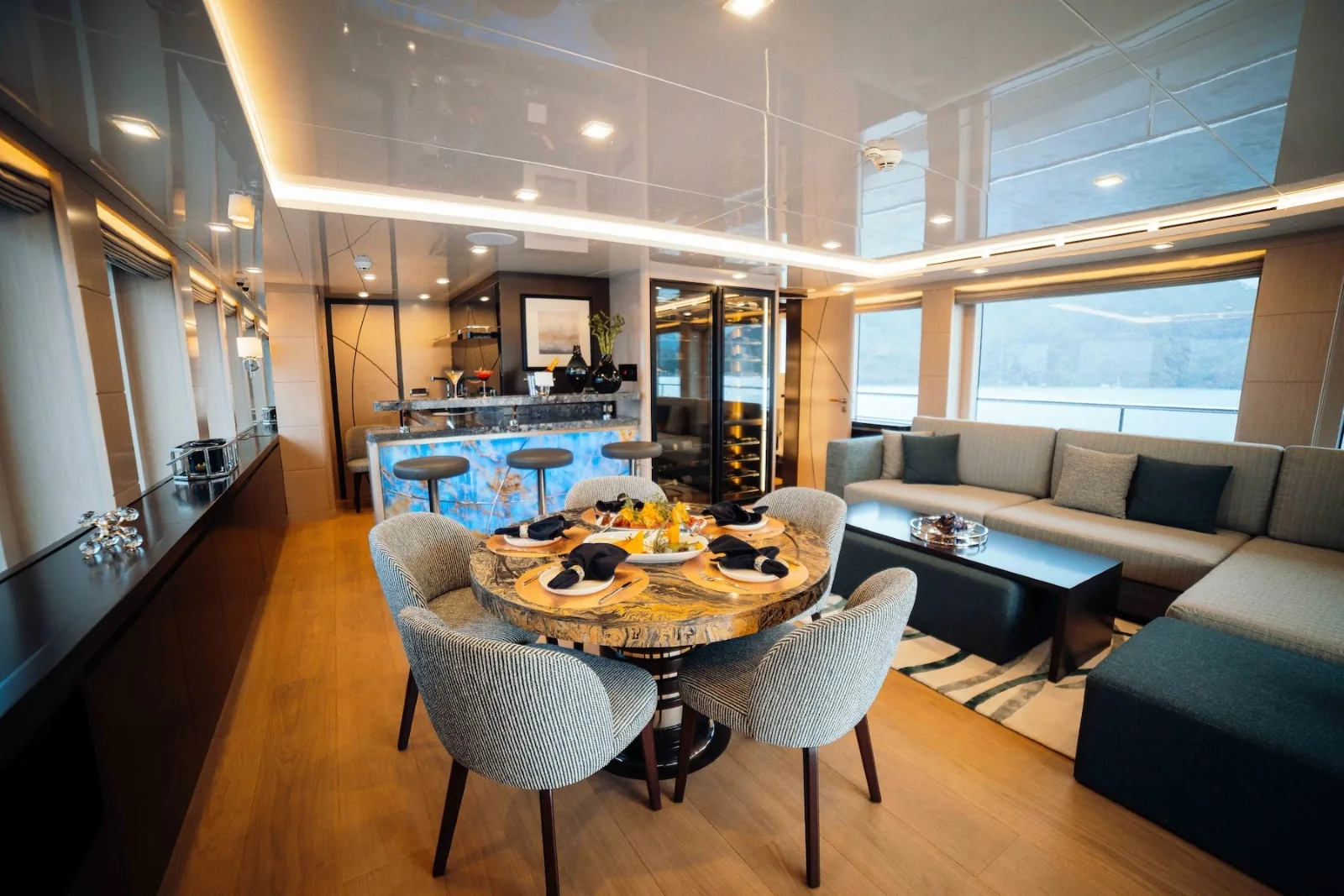 HEEUS - photo 28 yacht charter Cannes