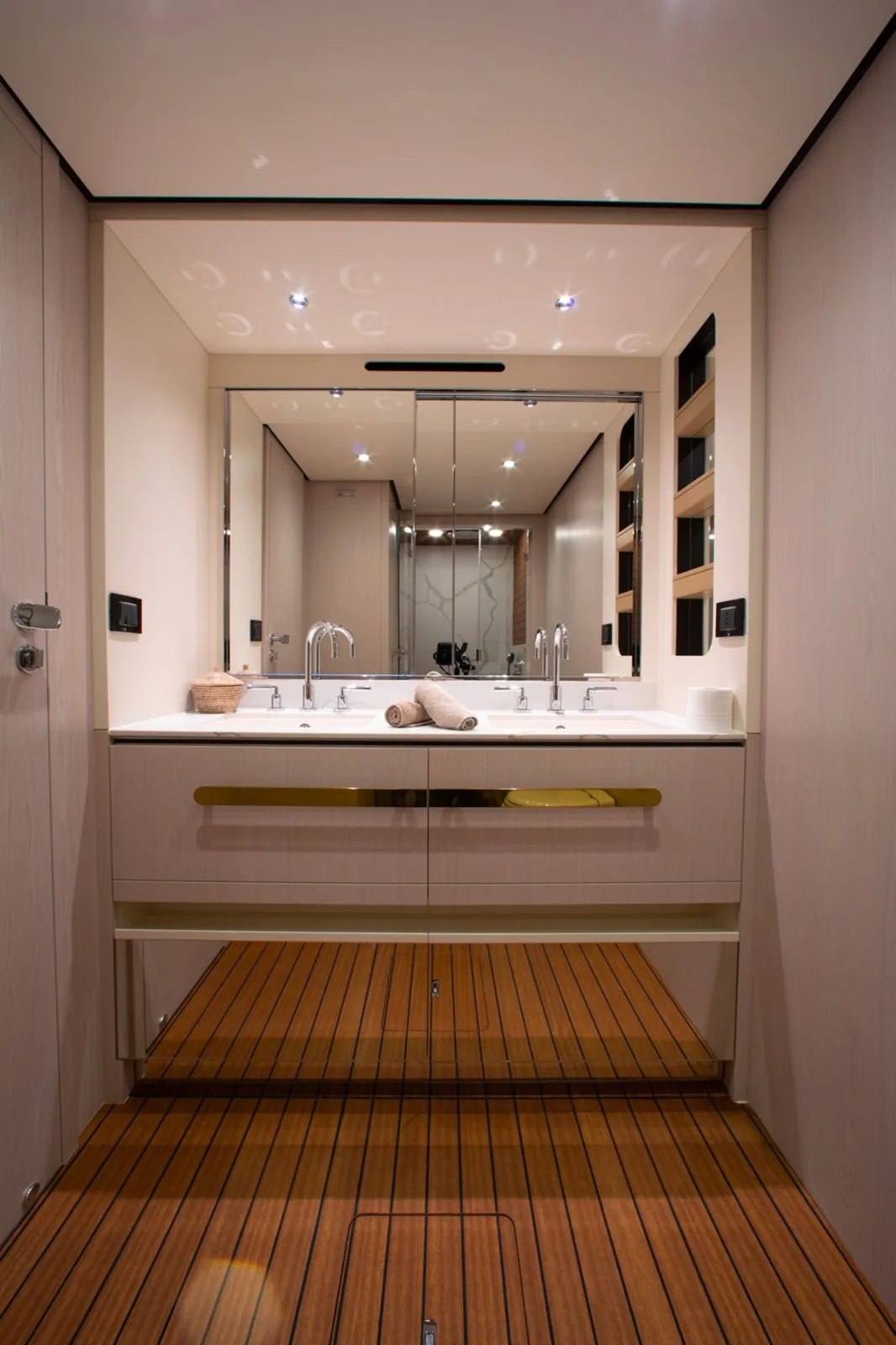 IMAGINE - photo 18 yacht charter Cannes