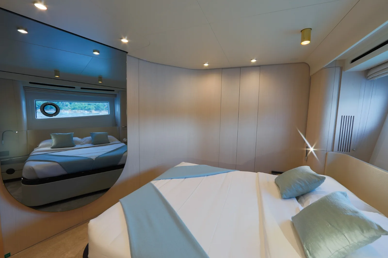 IMAGINE - photo 19 yacht charter Cannes