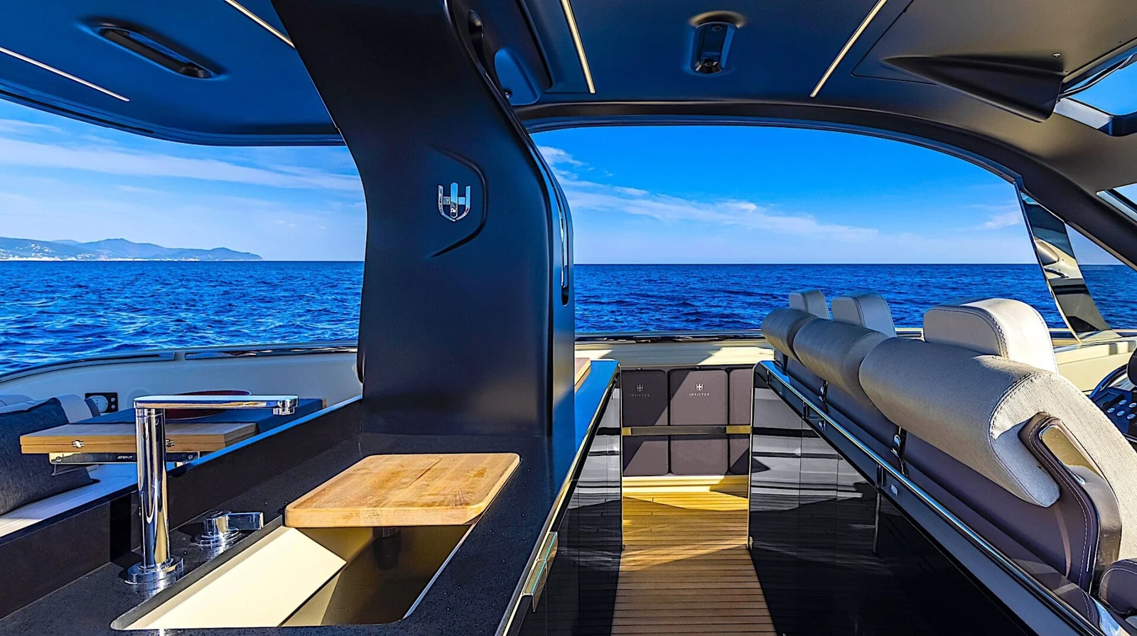 Invictus TT460, photo 4 location yacht Cannes