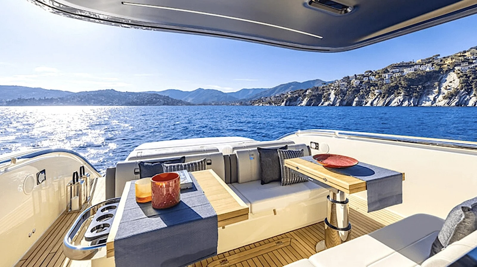Invictus TT460, photo 5 location yacht Cannes