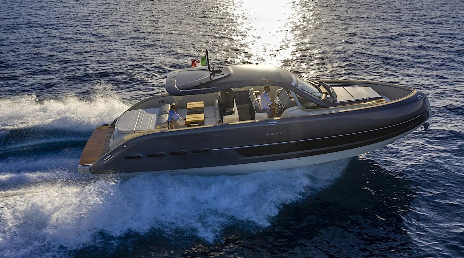 Invictus TT460, photo 6 location yacht Cannes