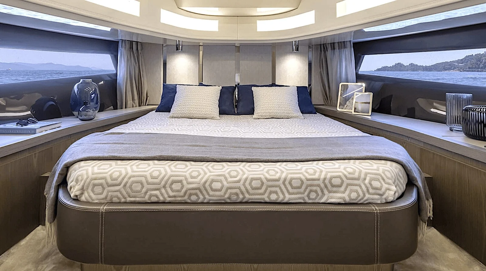 Invictus TT460, photo 7 location yacht Cannes